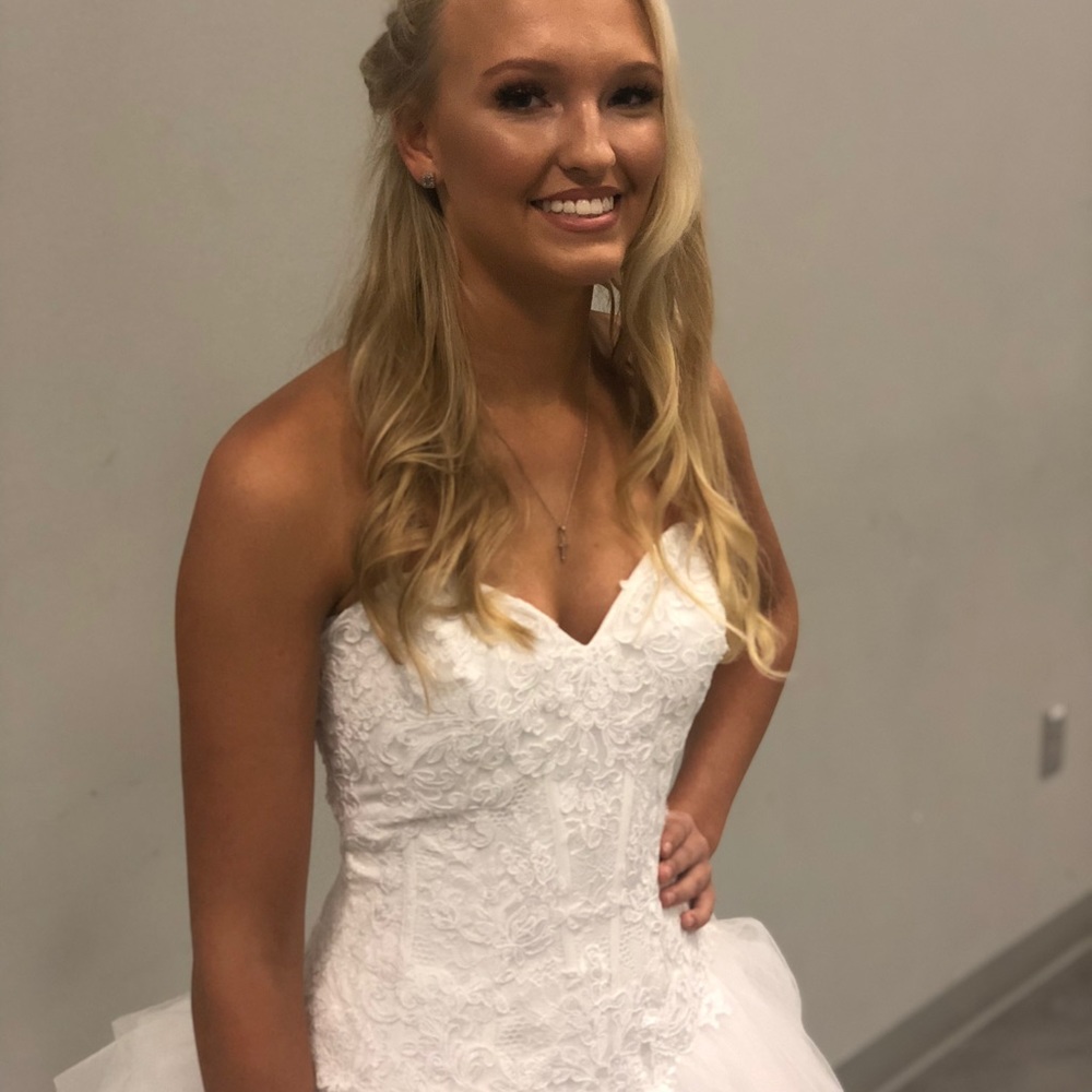 Wedding gown - Picture 3 of 7